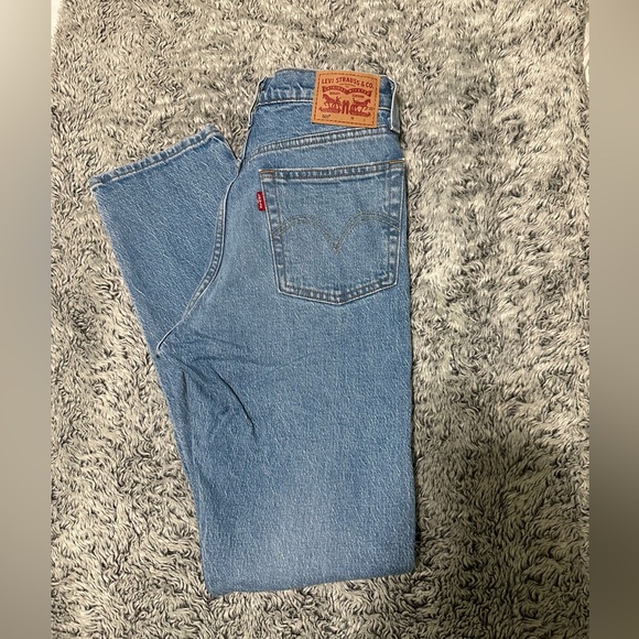Levi’s 501 Original Fit (Distressed) - Picture 3 of 4